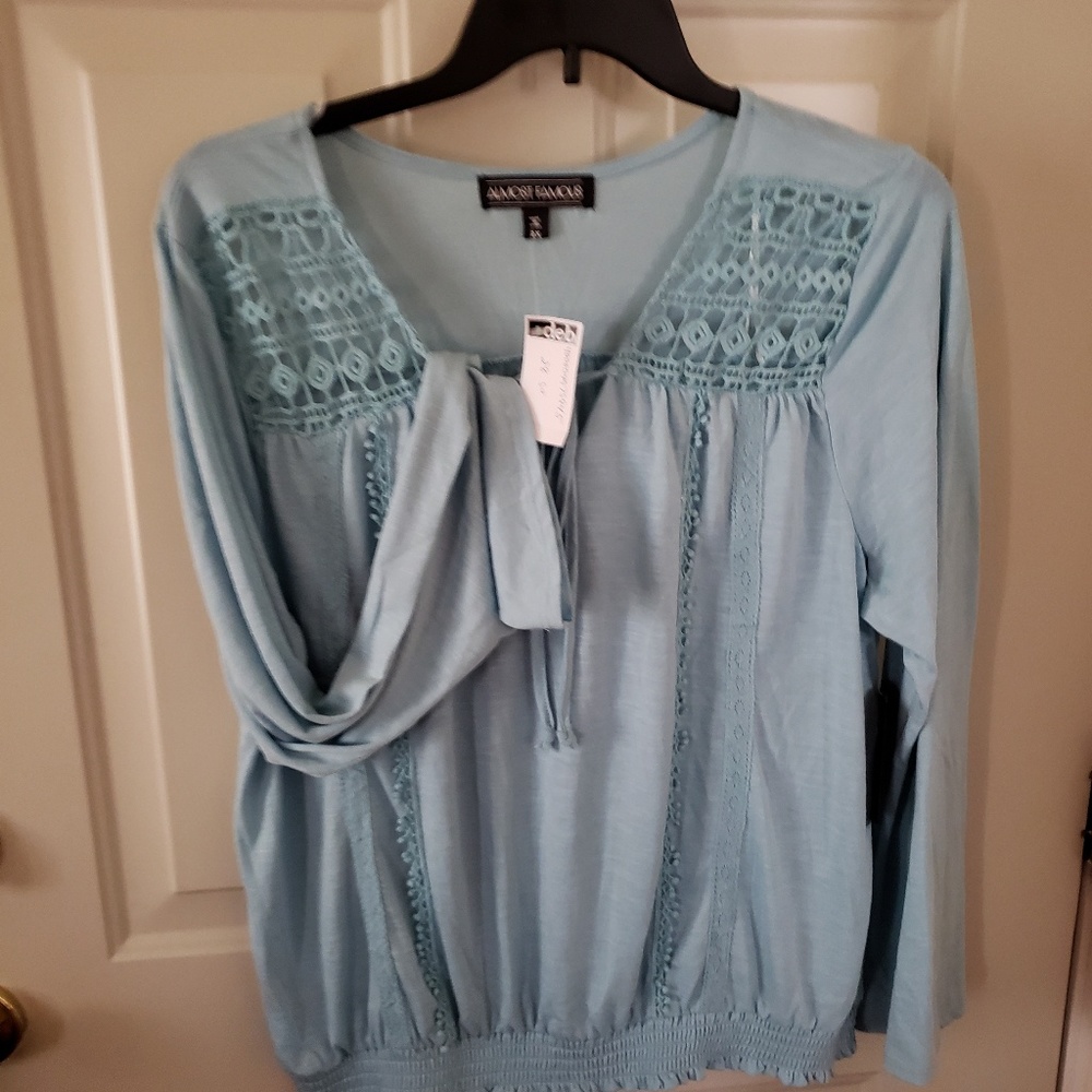 Plus sz 2x Blue Bell Sleeve Top
